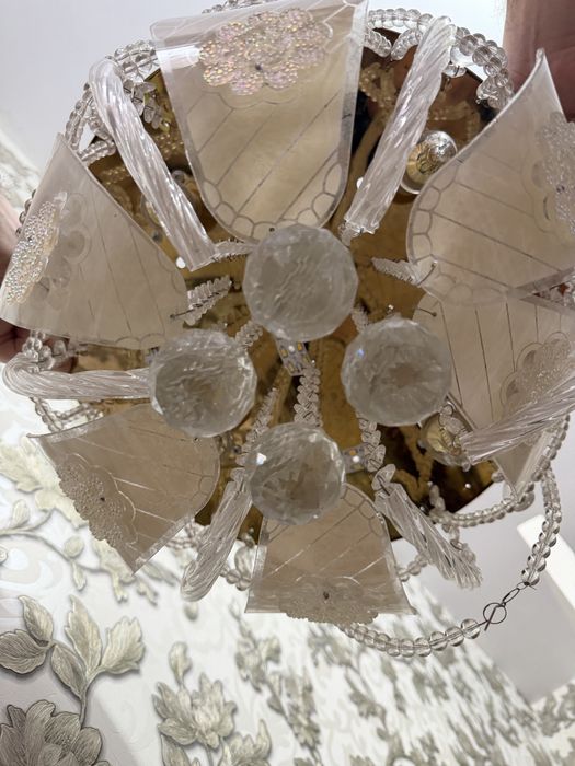 Lyustra, 3 xil yonadi, diametri 40 sm, holati yaxshi