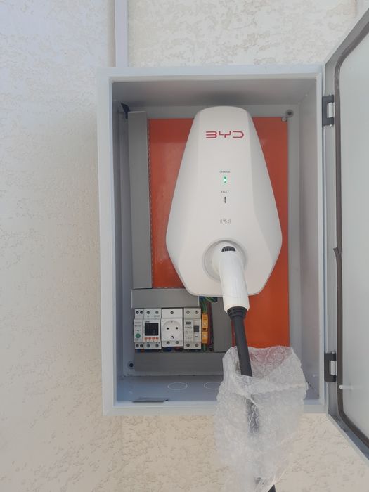 Установка зарядного устройства для электромобилей. BYD, ZEEKR