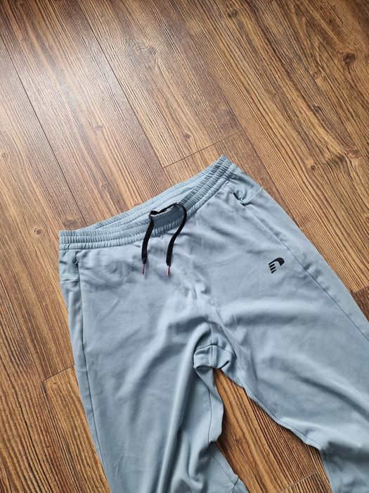 Страхотен дамски сет NEW LINE ,спортен анцунг , размер М / L