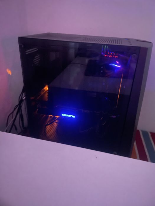 Vand pc gaming Placa video defecta.