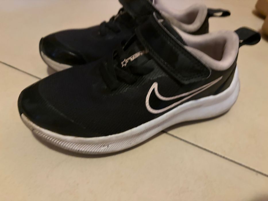 Маратонки nike 27 номер