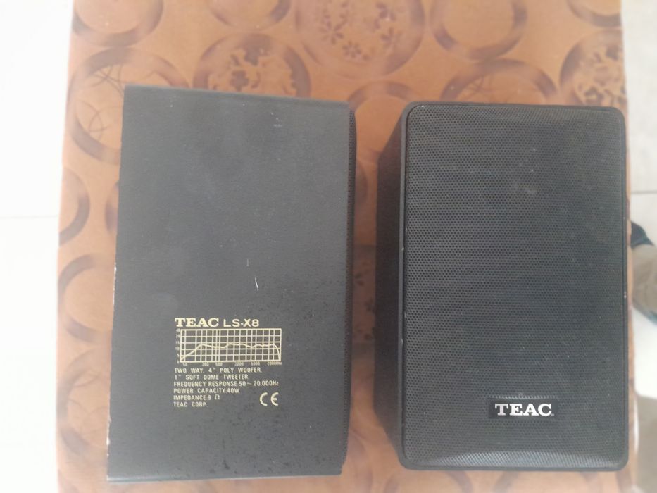 Колони Teac .   .