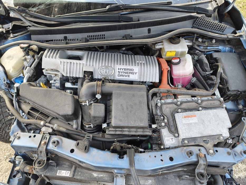 Toyota Auris Hybrid 2016 avariat