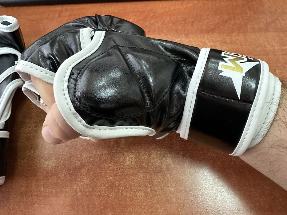Manusi MMA pentru adulti