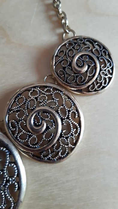 Златист винтидж комплект (колие и обеци)