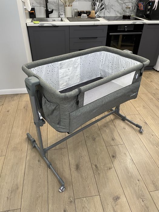 Продам детскую манеж-кровать фирмы Kinderkraft