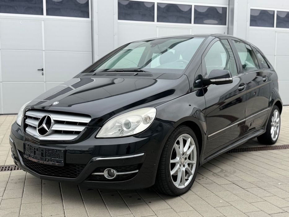 Mercedes-Benz B 180