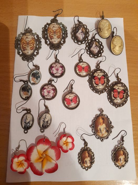 Обици,брошки.плакат на Азиз