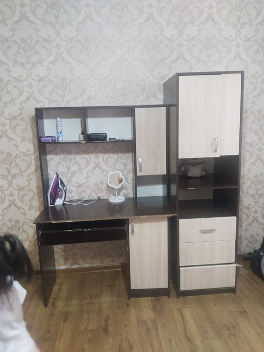 Продам компьютерный стол и шкаф