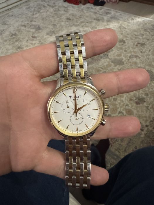 Золотые часы от бренда Tissot