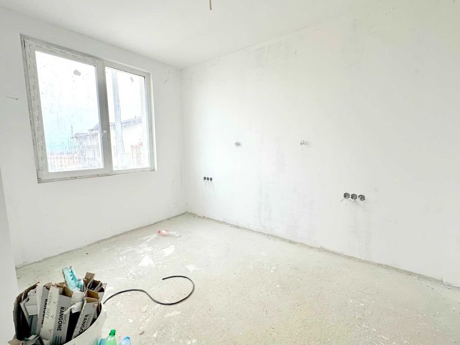 Нова къща с двор и гараж в с. Нови хан