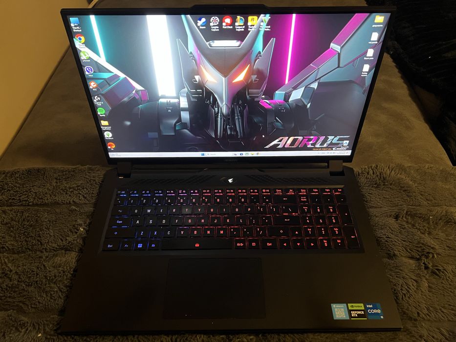 Геймърски лаптоп Gigabyte Aorus 7 9KF RTX 4060 360hz 16ram 512gb SSD