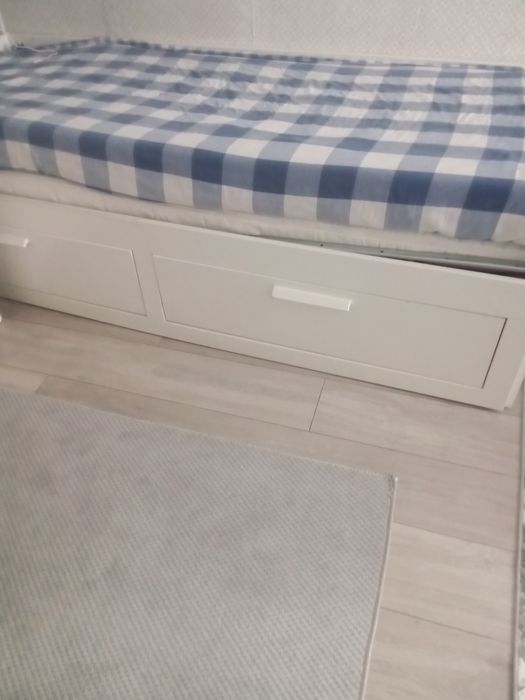 Продавам 2 броя легла