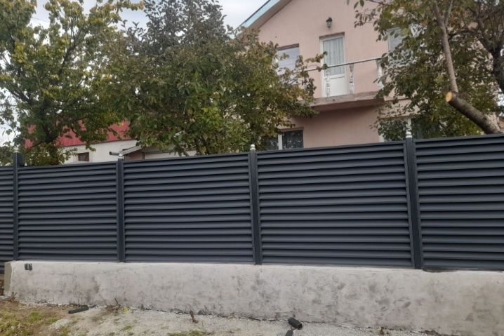 Executam garduri diferite modele