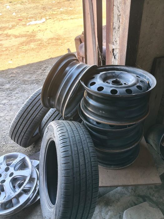 Продам новые шины комплект не дорого.