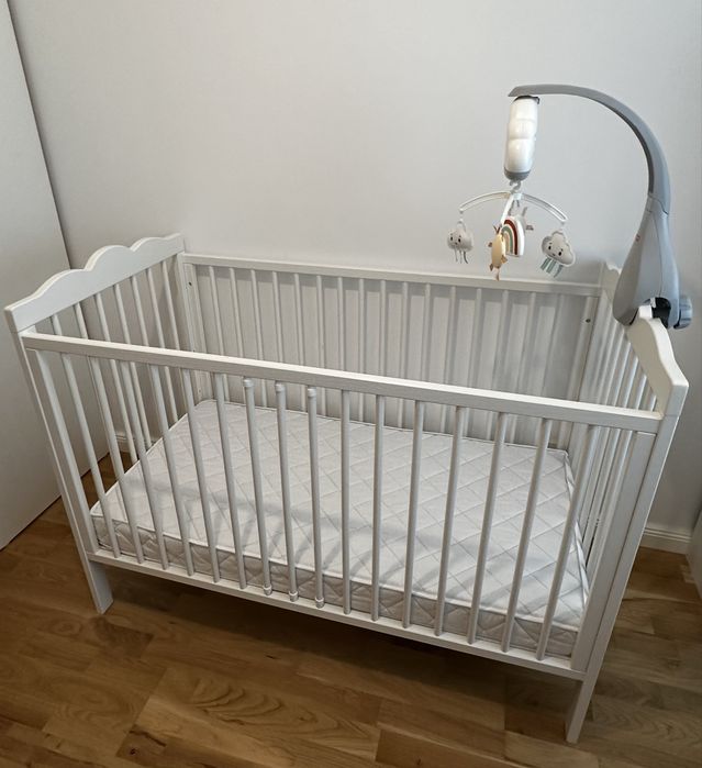 Pătuț bebeluș din lemn, alb, 120x60 cm – stare impecabilă