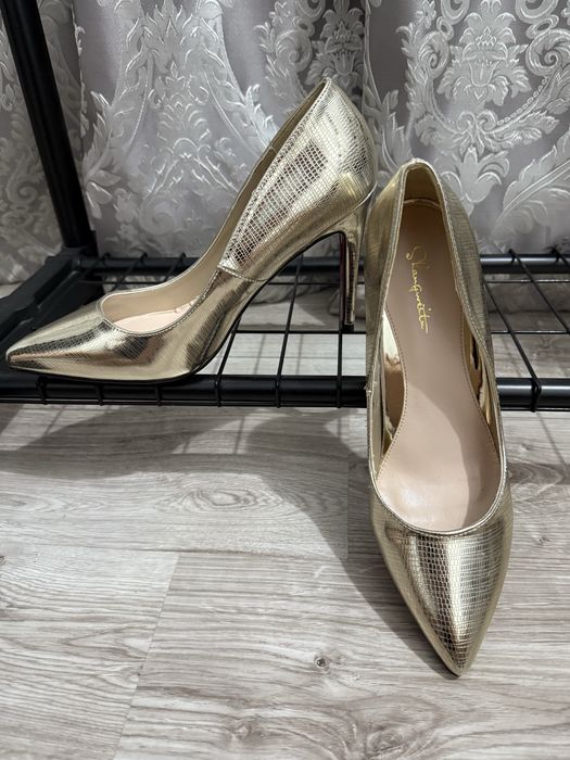 Pantofi stiletto noi