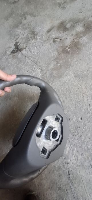 Рул от Cobalt состояние хорошое аирбаг ест.
Кобалт рул сотилади холати