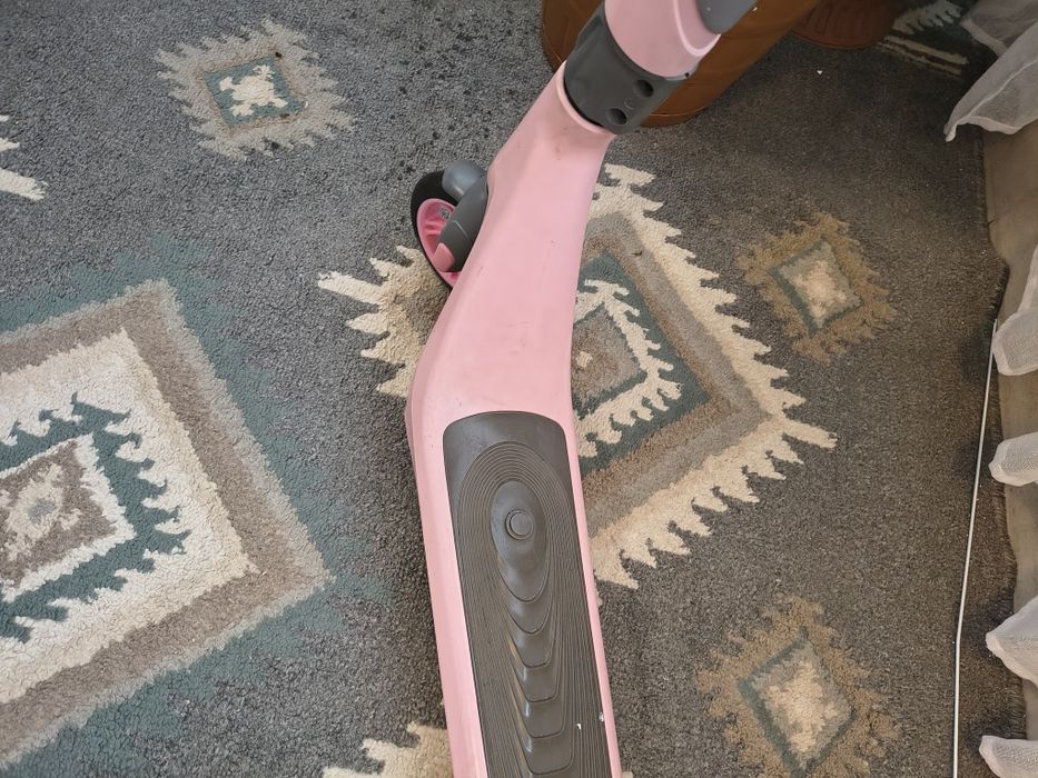 Trotineta electrica copii roz