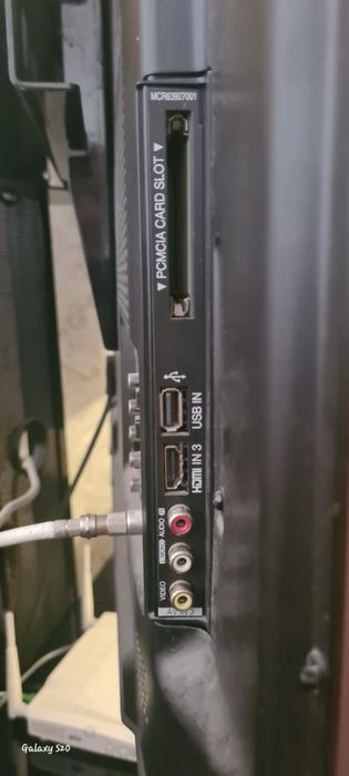 Продаю телевизор LG с столиком под телевизор