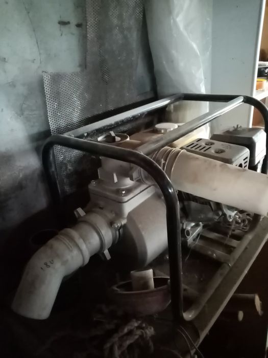 Продам бензиновую помпу