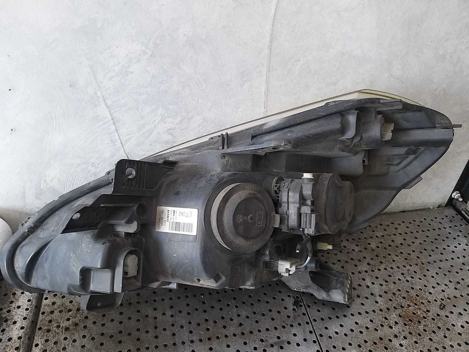 Far dreapta renault clio 3 89903413 7701072013 cu defect