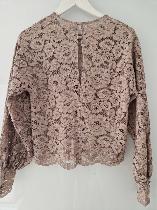 Bluză din dantelă