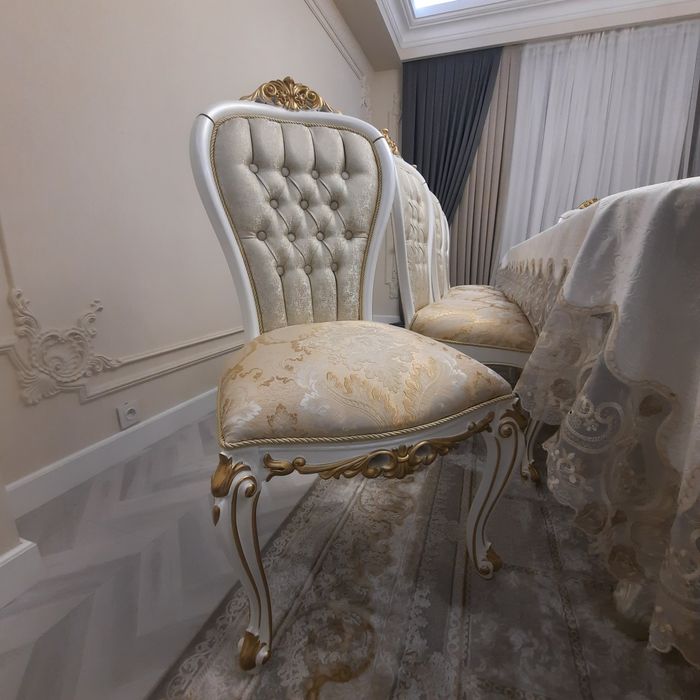 Стул неоклассика.