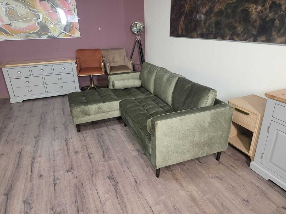 Зелен ъглов диван от плат с лежанка