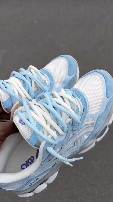 Бяло сини asics gel