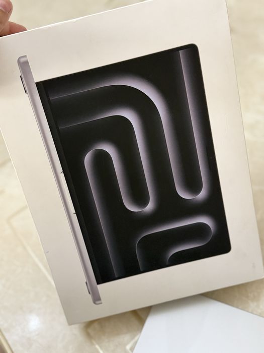 Macbook M3 pro 94%.  Silver