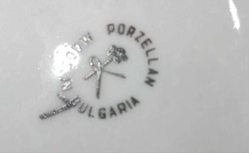 нов български сервиз от 25 части с оранжев кант