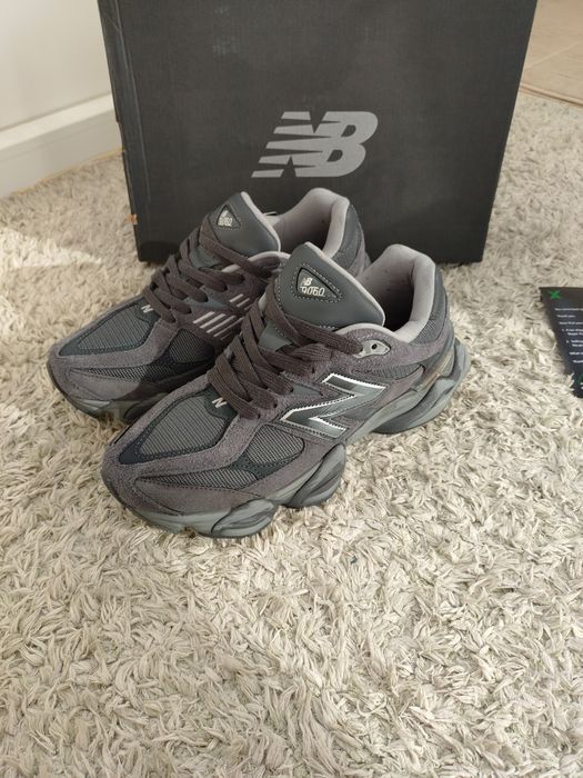 New Balance 9060 Magnet
