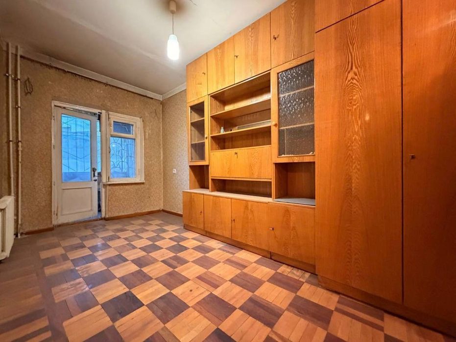 Продам срочно 4 ком на Максима Горького Бий 171 школа  Саехат