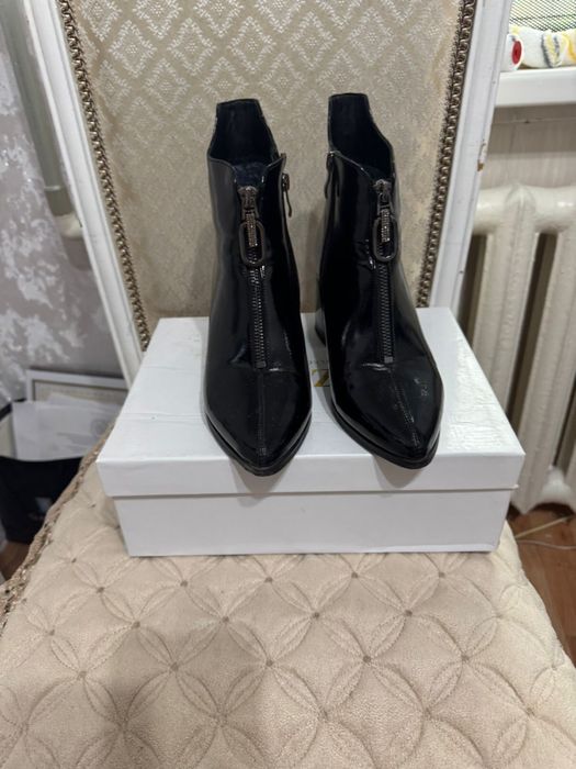 Обувь осенняя на каблуке новая