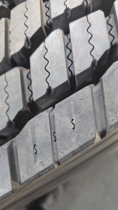 Anvelope cu jante noi continental.