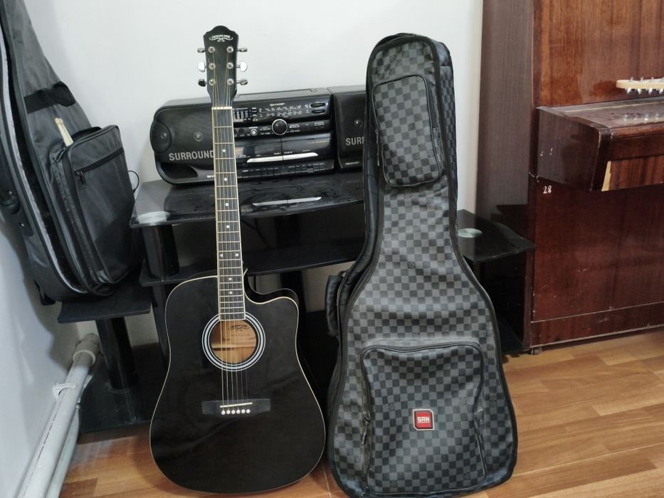 Gitara sotiladi acustic
