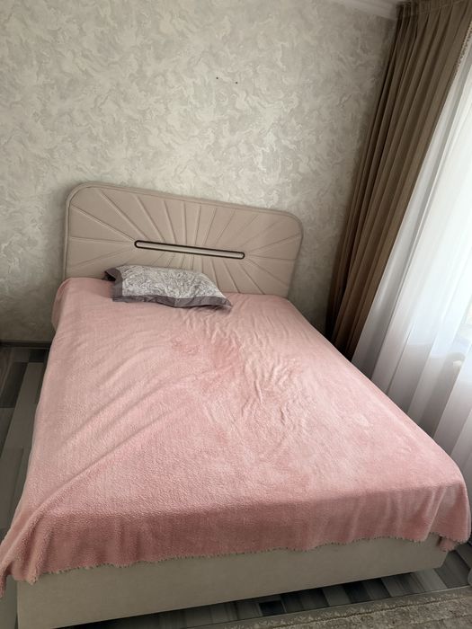 Продам спальную гарнитуру