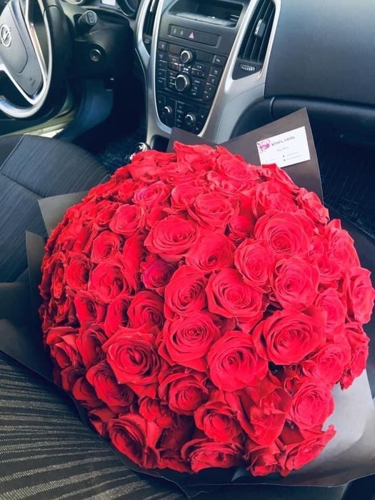 Buchet 101 trandafiri naturali -800 lei cu livrare la domiciliu