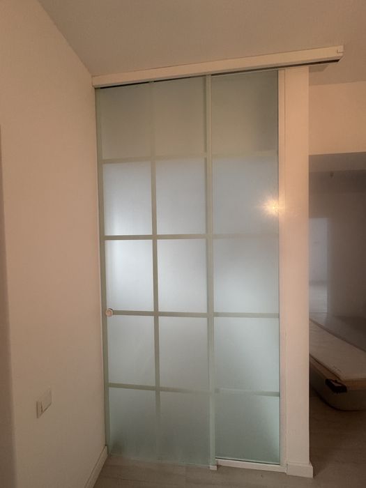 Ușă culisantă din sticlă sablată – 133 x 281 cm