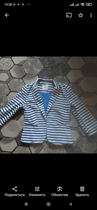 Пиджак  на девочку на 6-8 лет