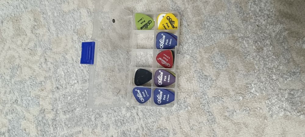 Продам электрогитару