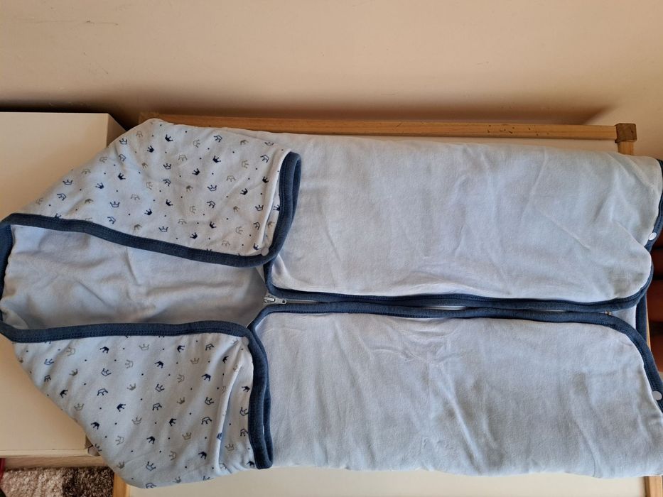 Порт бебета в бяло и синьо