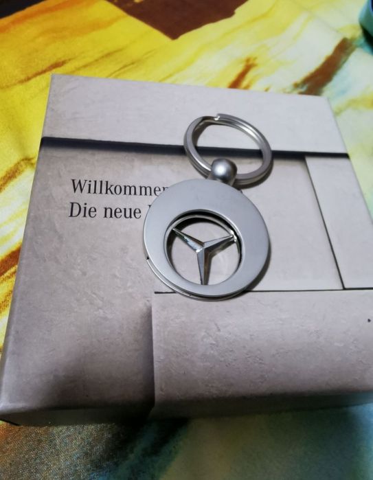 Vand breloc metalic mercedes nou