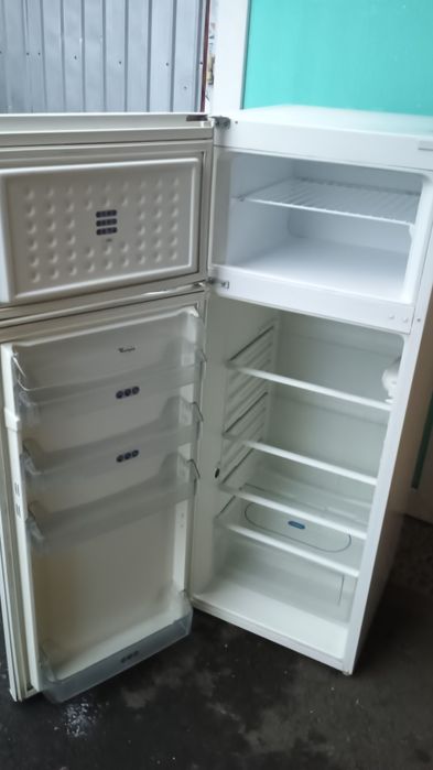 Frigider cu 2 uși Whirlpool.Asigur Transport