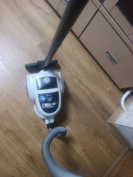 Пылесос Samsung SC4520 Air Track 1600W