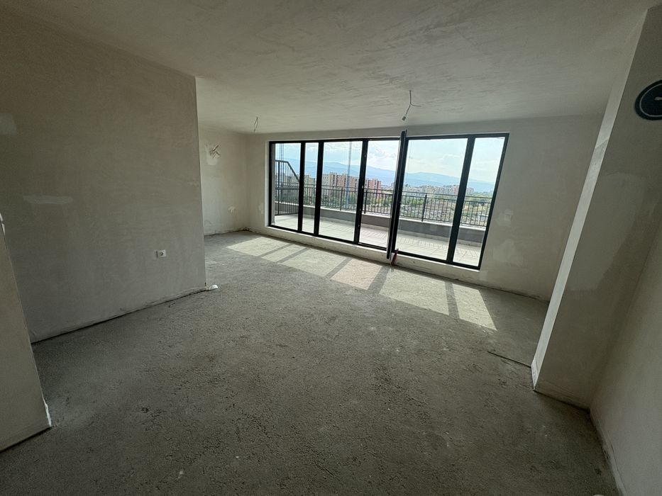 Продава се Тристаен апартамент в Пловдив, Тракия - 146 кв.м за 1199 €/кв.м - Снимка #1