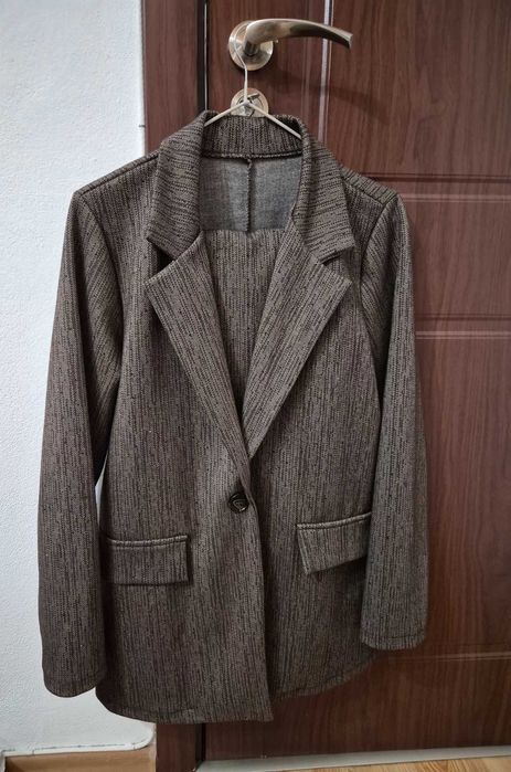 Нов дамски костюм.