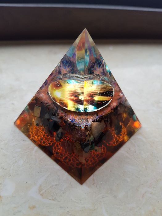 Piramida orgonica pt protectie impotriva invidiei