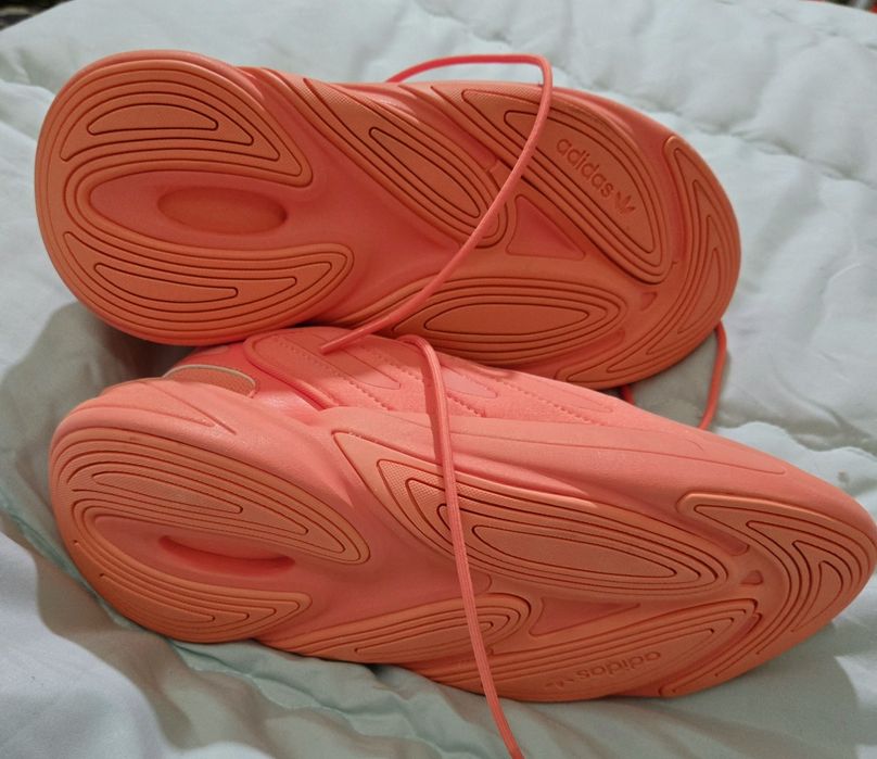 Adidas оригинални дамски сникърси цвят корал 38 номер